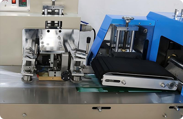 Large-Size Snack/Cake Packaging Machine KD-450