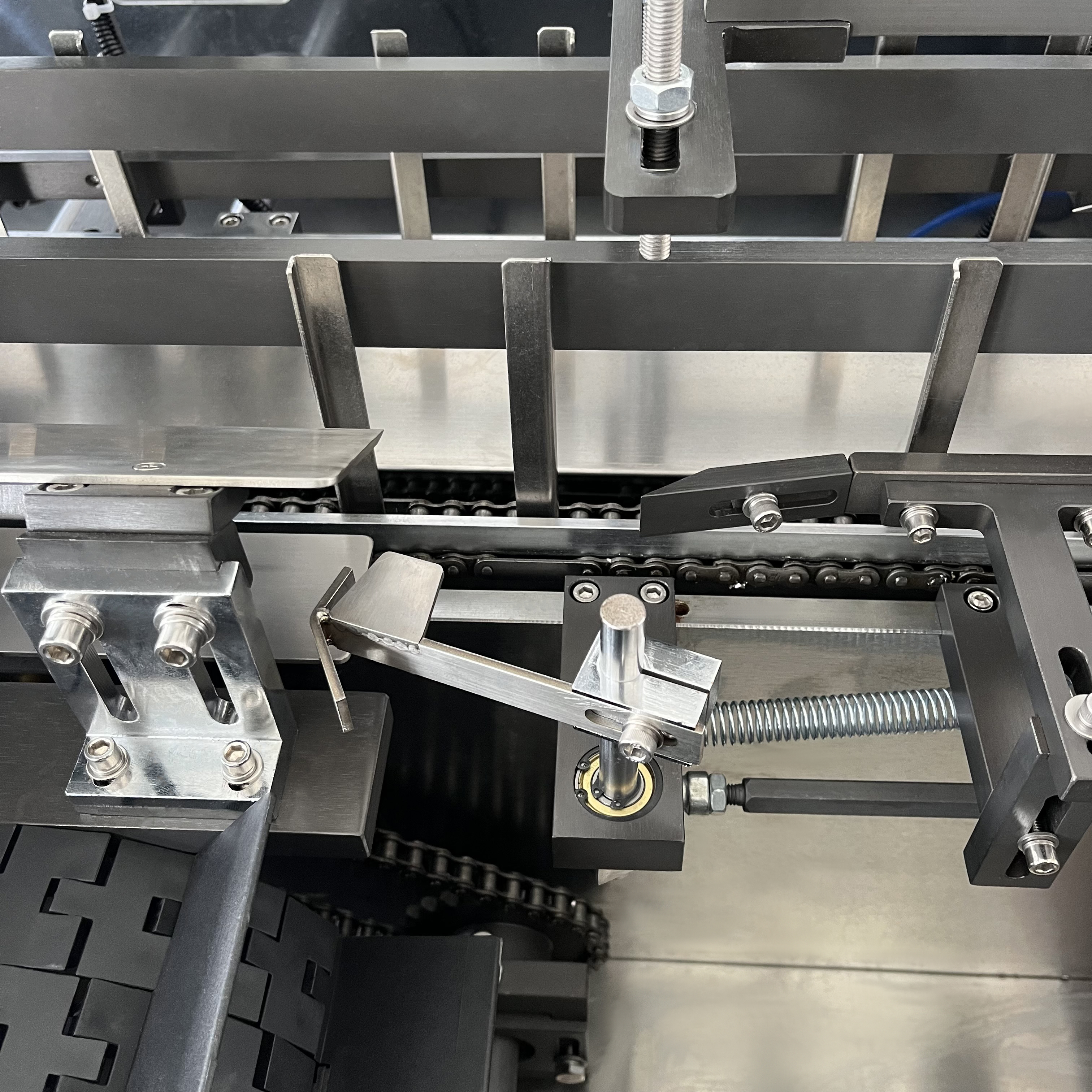 Efficient Glue-Spraying Cartoning Machine HY-130B