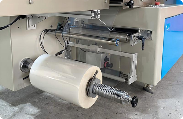 Large-Size Snack/Cake Packaging Machine KD-450