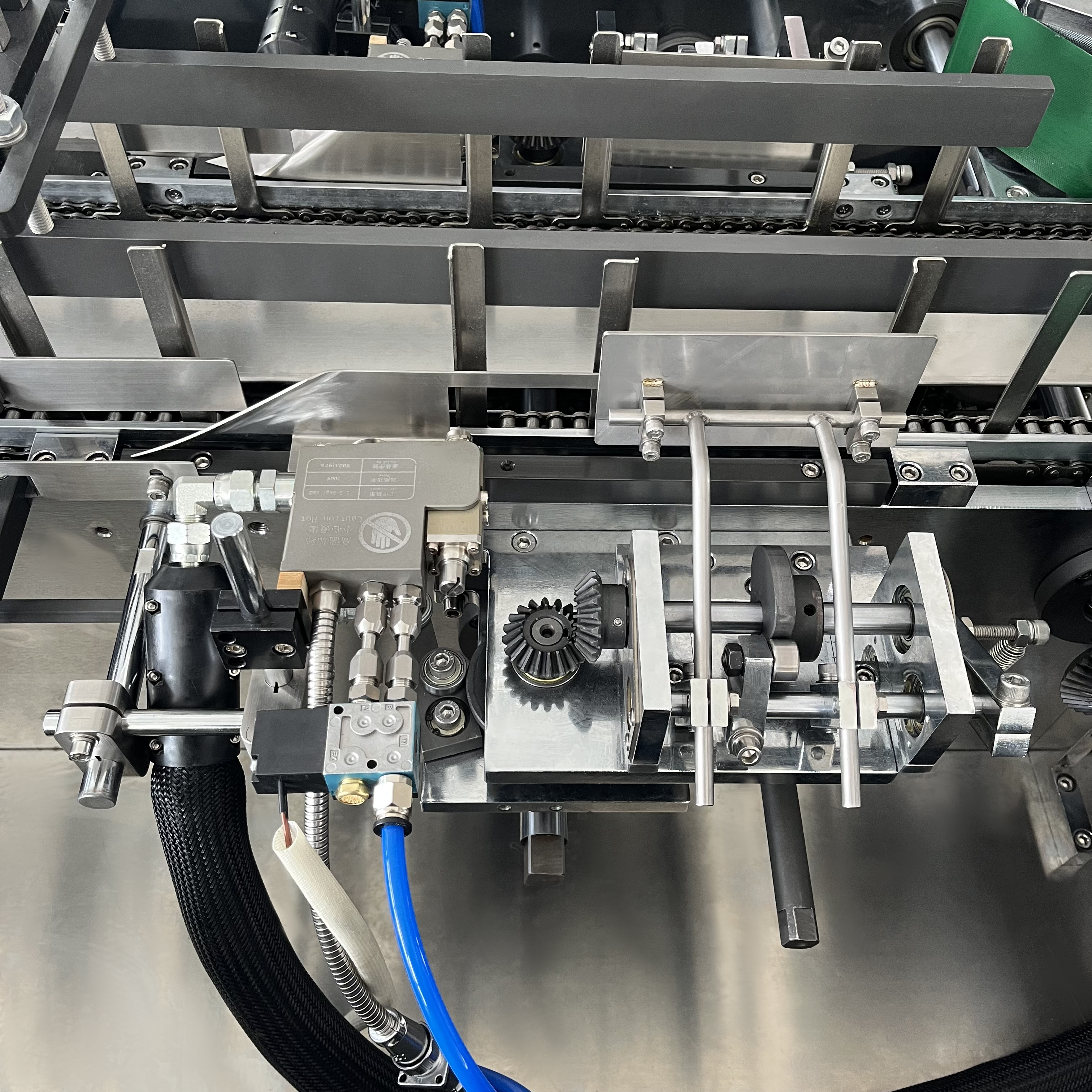 Efficient Glue-Spraying Cartoning Machine HY-130B