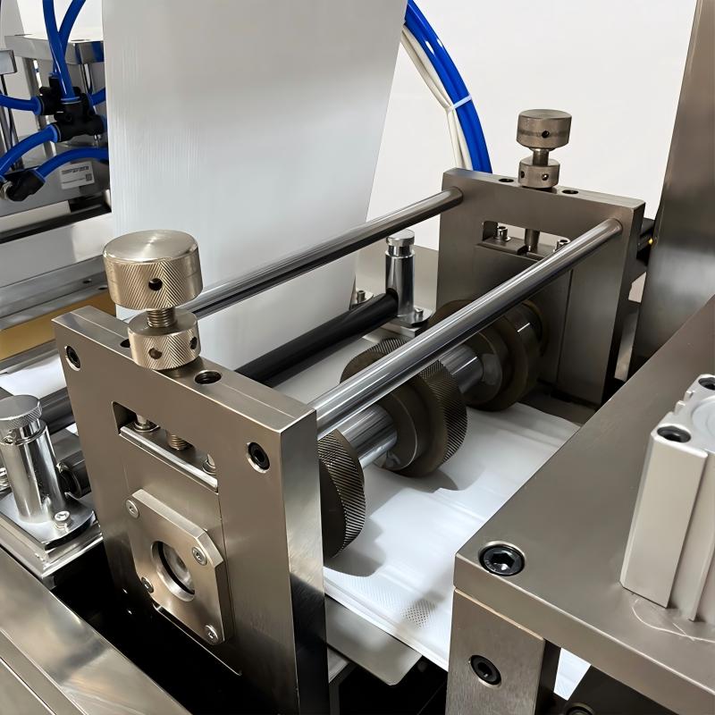 Double-Feed Foot Warmer Packaging Machine